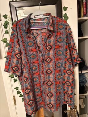 Men's Casual Short-Sleeve Button Down Shirt - Red & Blue Aztec Print